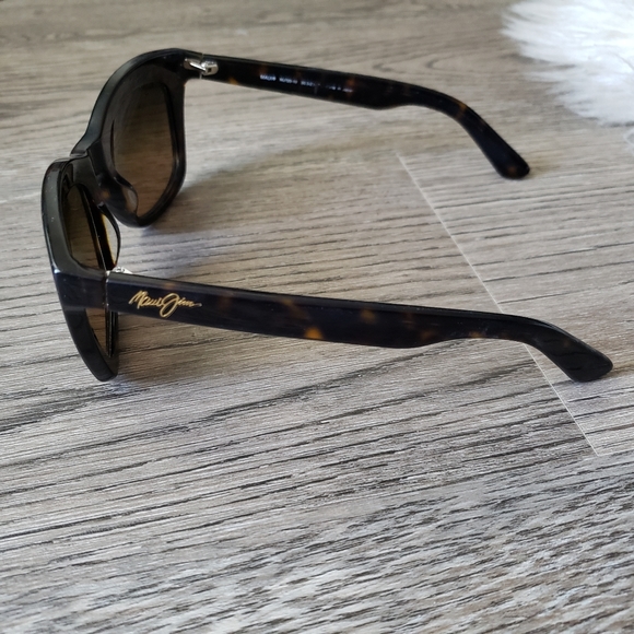 MAUI JIM - Sunglasses & case - Picture 8 of 16
